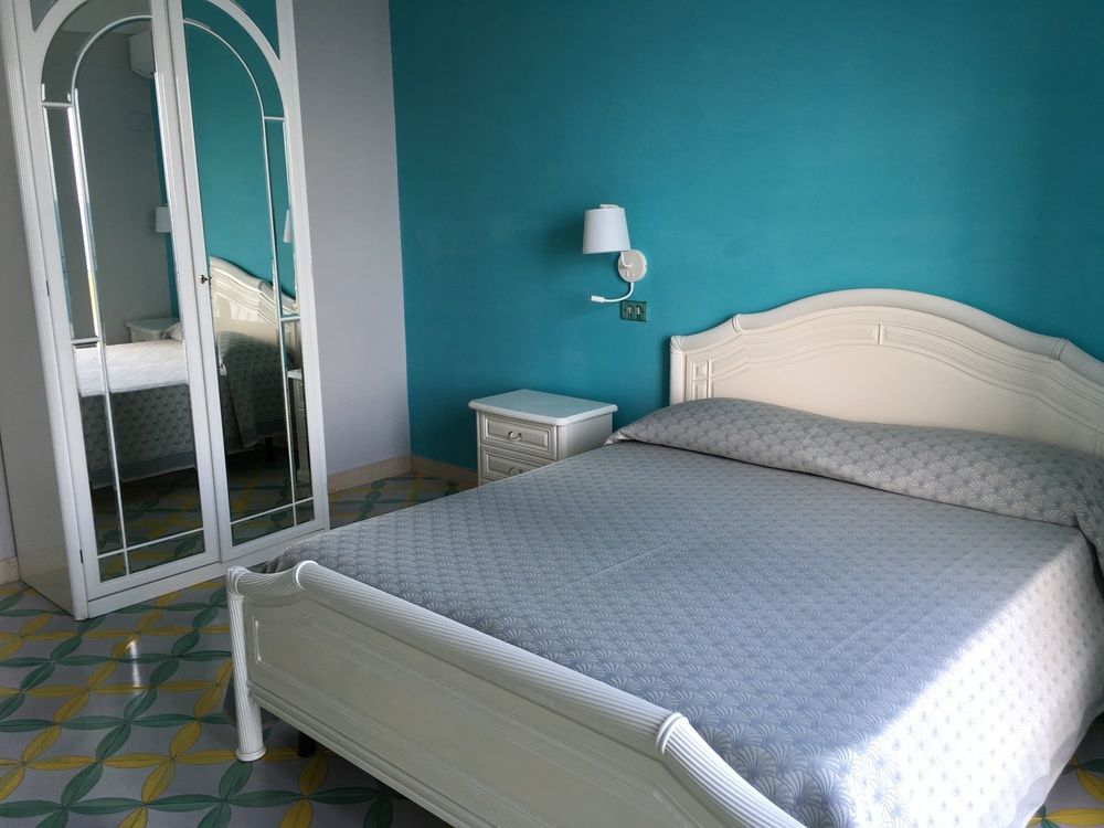Amalfi Apartments Design Centro Storico ภายนอก รูปภาพ