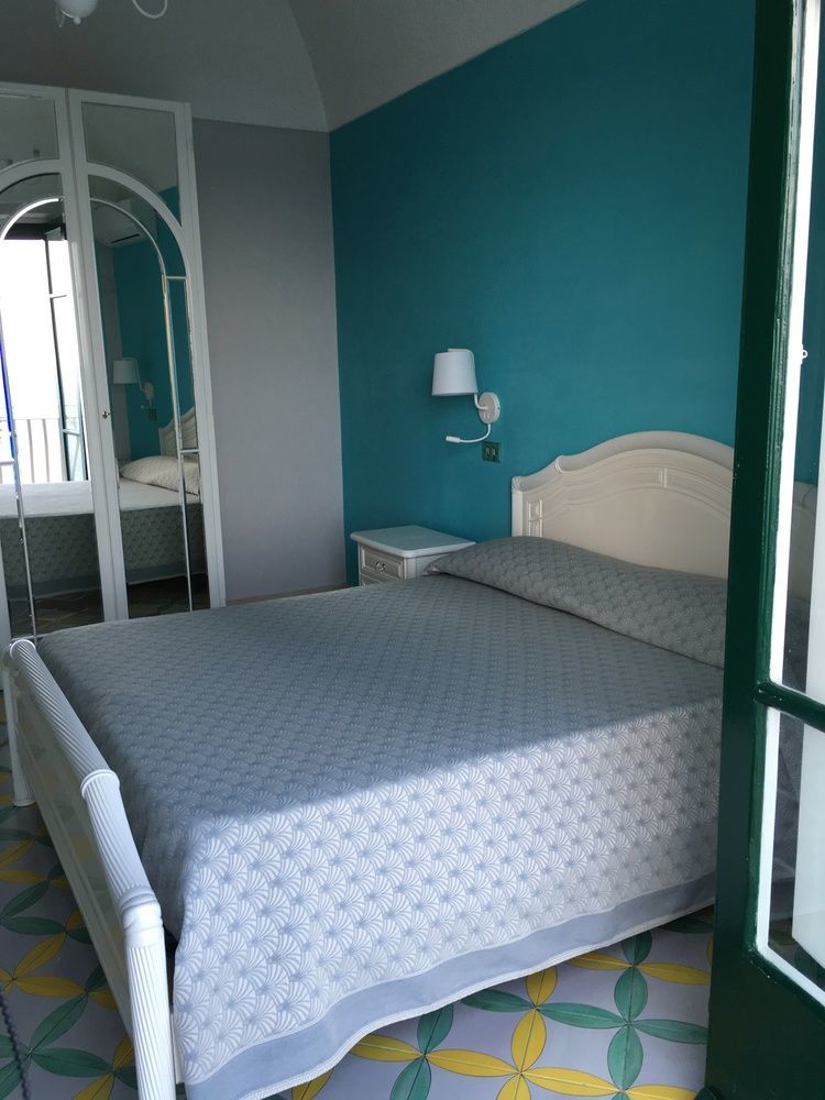 Amalfi Apartments Design Centro Storico ภายนอก รูปภาพ