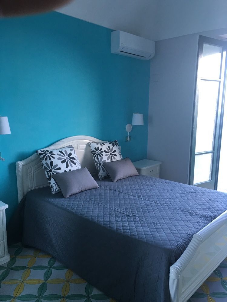 Amalfi Apartments Design Centro Storico ภายนอก รูปภาพ